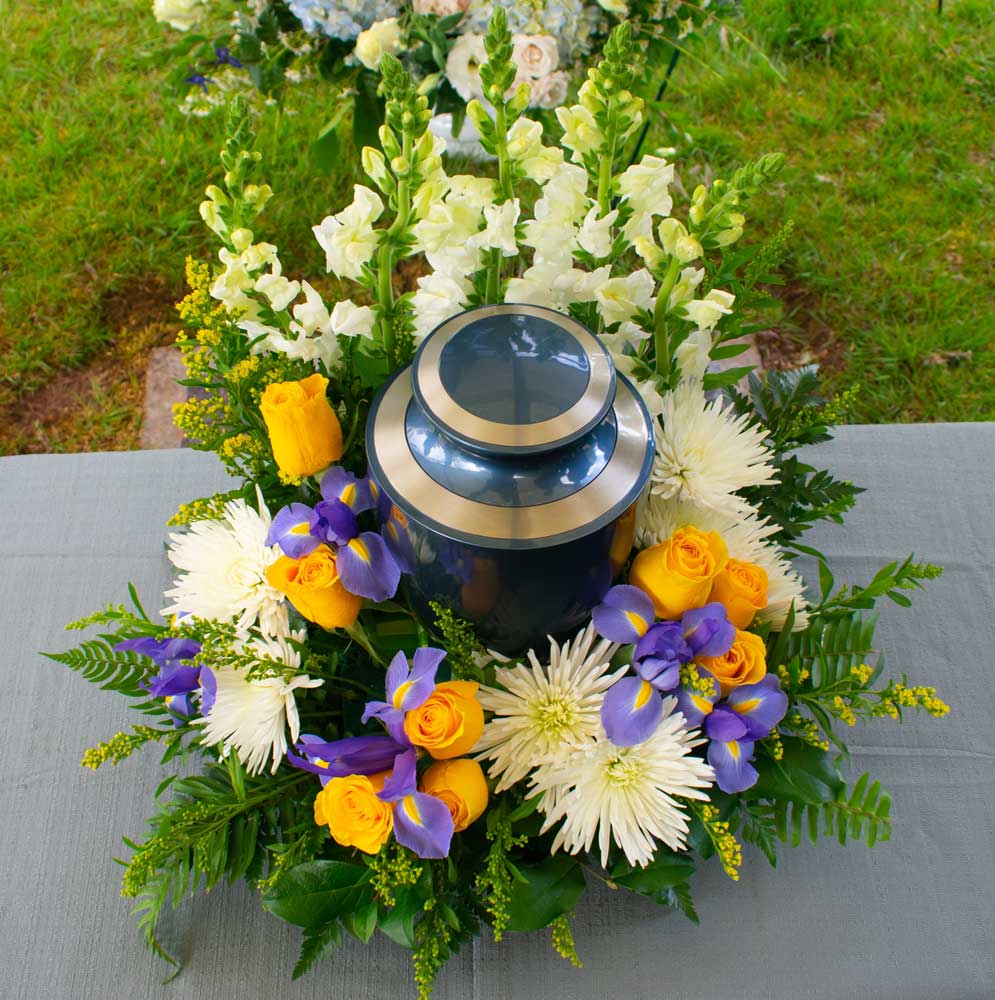 Memorial urn for cremation arrangements